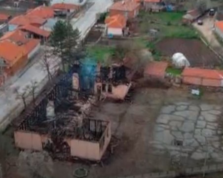 Палеж: Затворено училище изгоря до основи в Първомайско