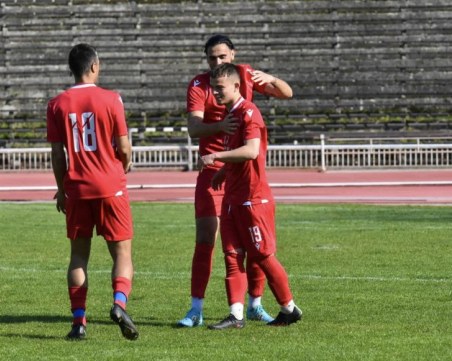 Спартак запази лидерската позиция след успех в Ямбол