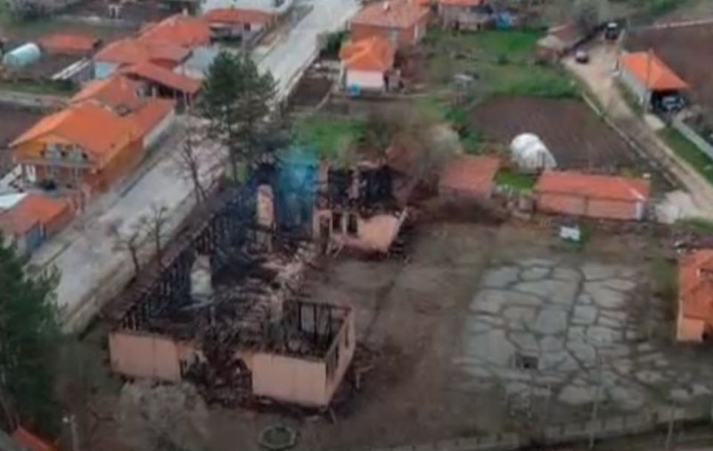 Палеж: Затворено училище изгоря до основи в Първомайско