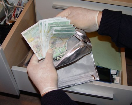 Мъж задигна 600 лева от свой съсед в пловдивско село