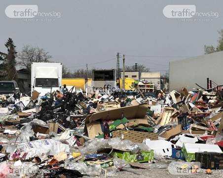 Защо борсата в Първенец се превръща в сметище? Наематели и управа с взаимни обвинения
