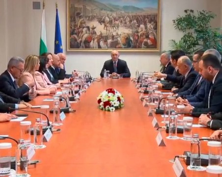 Димитър Главчев обявява имената на служебните министри НА ЖИВО