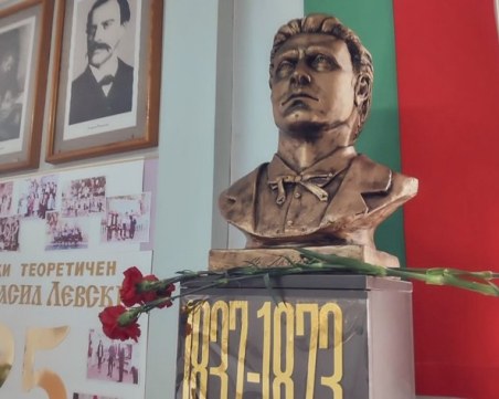Откриха бюст-паметник на Васил Левски в Кишинев