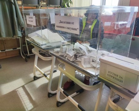 Президентът издава указ за избори 2в1