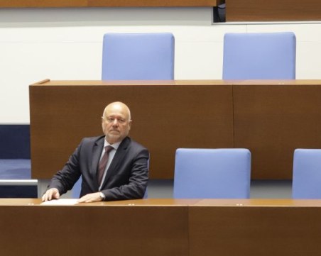 Тагарев: Работи се по изграждането на инфраструктурата за новия F-16