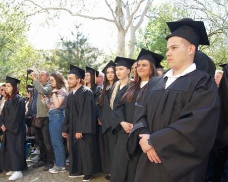 Връчиха дипломите на 176 бакалаври и магистри от Техническия университет - филиал Пловдив