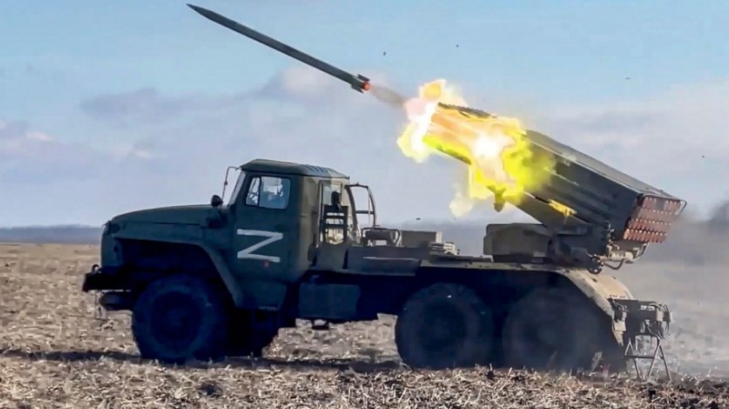 Руската армия напредва по две направления в Донецка област, твърдят