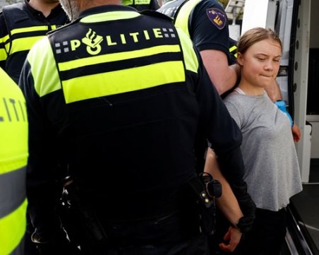 Арестуваха Грета Тунберг на демонстрация в Хага