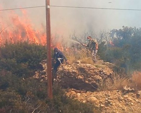 Евакуираха жители на Крит заради пожар