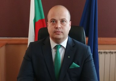 Областният управител на Пловдив инж Зюмбилев поздравява всички здравни служители