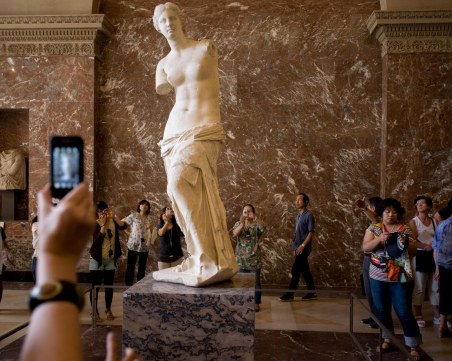 На този ден: На остров Милос в Егейско море е открита статуята Венера Милоска