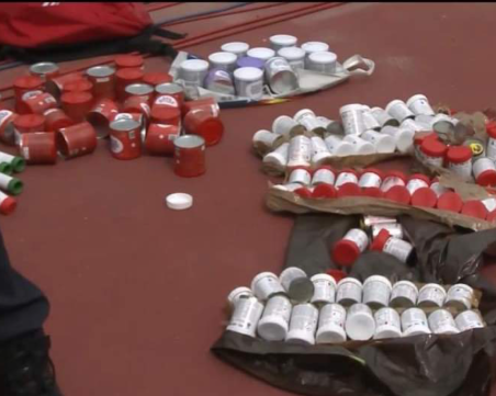 Полицията откри ракети с по 380 изстрела и куп бомбички на Националния стадион