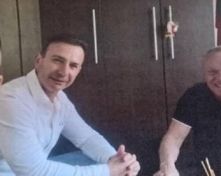 Снимки показват Коцев в компанията на задържаните при акцията в Агенция 