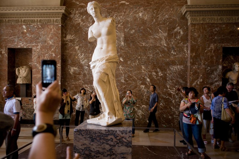 На този ден: На остров Милос в Егейско море е открита статуята Венера Милоска