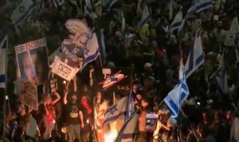 Повече от 100 000 души участваха в антиправителствен протест в Тел Авив