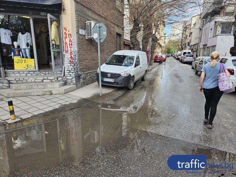 Водач блокира цял тротоар в Кючука, майка с количка не успя да премине