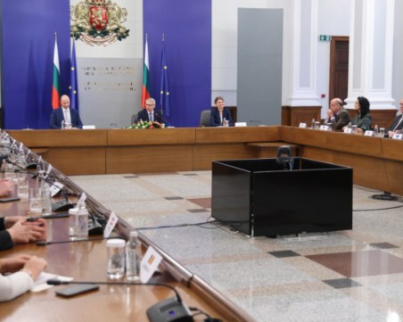 Денков се похвали как борим корупцията, свързана с Русия