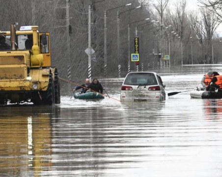 Продължава евакуацията след наводненияа в Русия, хиляди са напуснали домовете си