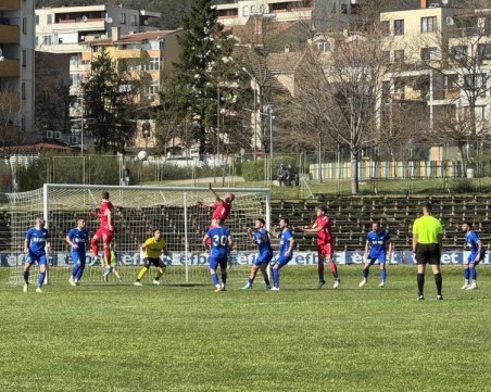Спартак разби Созопол и запази първото място