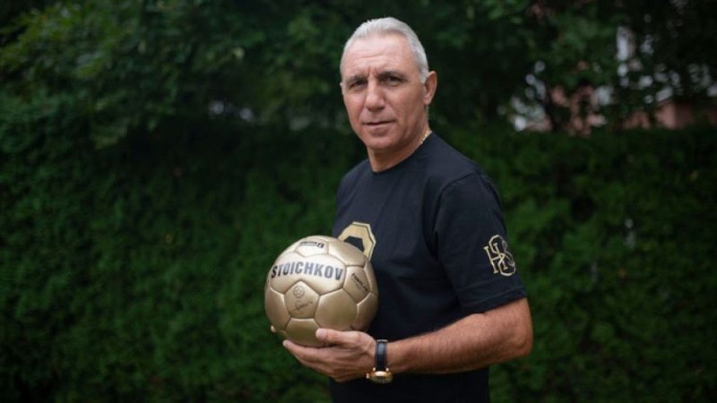 Българската Златна топка Христо Стоичков е една от световните мегазвезди,