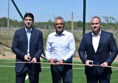 Нов футболен терен в Труд откриха кметът на Община Марица