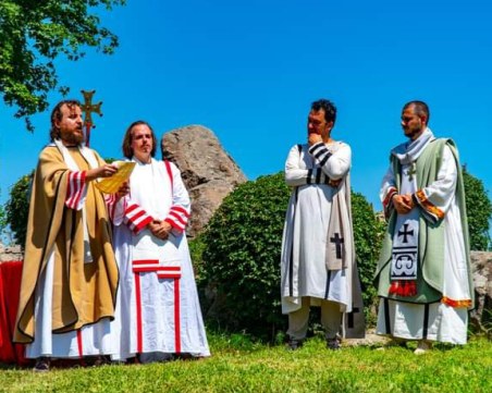 Организаторите на античния фестивал в Хисаря: Възстановките ни са образователни, а страховете на свещеника - неоснователни