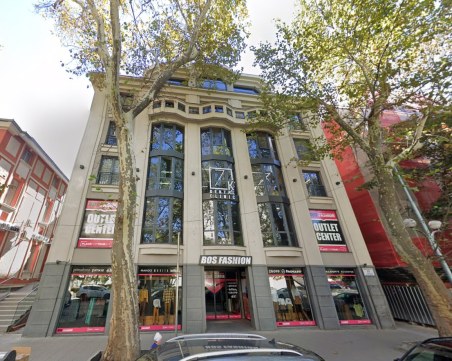 Три обекта във 