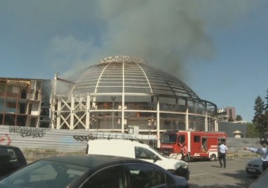 Пожар пламна в сградата на Универсалната зала в Скопие Девет