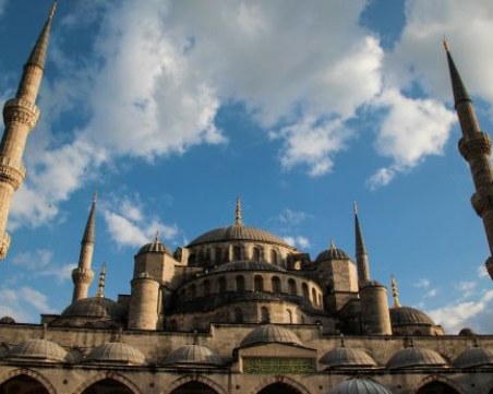 Мюсюлманите празнуват Рамазан Байрам