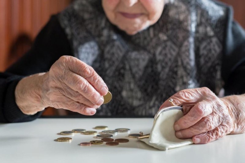 Окончателно: 100 лева великденска добавка за най-бедните пенсионери
