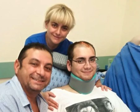 22-годишният Георги от Пловдив става инвалид след катастрофа, но има шанс отново да проходи