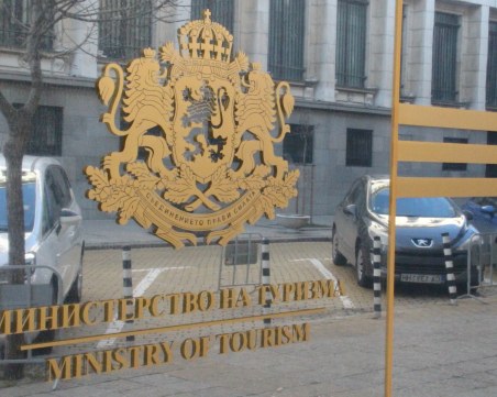Туристическите сдружения искат проверка в министерството на туризма