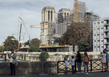 Парижката катедрала Нотр Дам която преди пет години беше опустошена