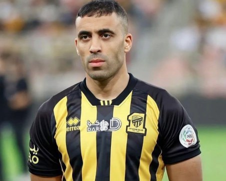 Биха с камшик футболист в Саудитска Арабия, а след това го наказаха да не играе