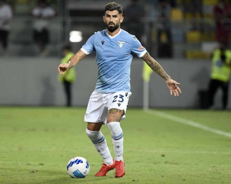 Футболист на Лацио за малко не изгоря жив в своето Ферари