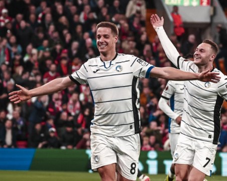 Италия взима едната 