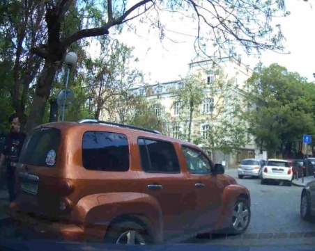 Шофьор преследва друг в Пловдив, препречи му пътя