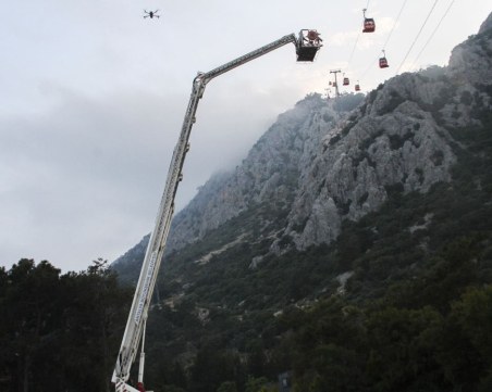 Един загинал и 10 ранени при инцидент с кабинков лифт в Турция