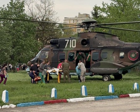 Хеликоптер от Крумово е транспортирал простреляното в главата дете, лекари се борят за живота му