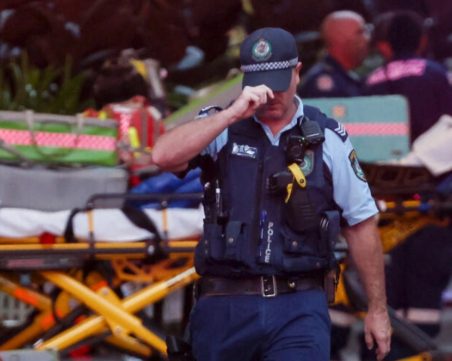 Най-малко петима са убити с нож в мол в Сидни, полицията застреля нападателя