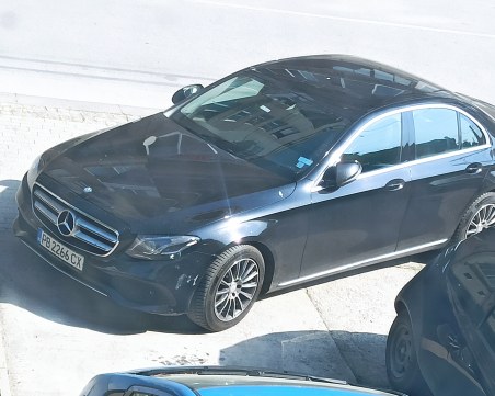 Пловдивчанин: Мерцедес редовно блокира колата ми, не мога да я ползвам