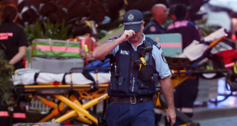 Най-малко петима са убити с нож в мол в Сидни, полицията застреля нападателя