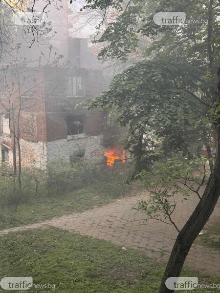 Пламна изоставена къща в Кършияка, на място има пожарни