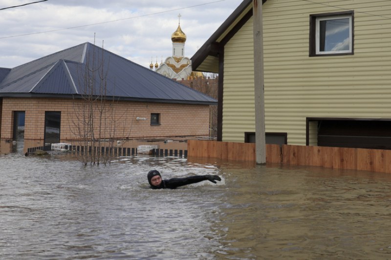 Губернаторът на руската Курганска област призова жителите ѝ да се евакуират заради наводненията