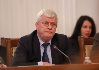 Премиерът Главчев предлага Кирил Вътев да бъде освободен като министър