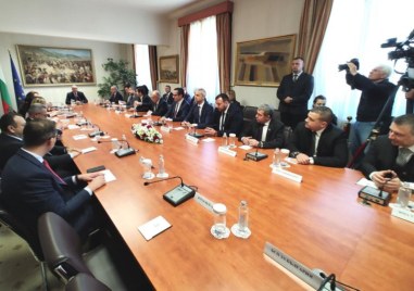 Втори служебен министър иска да смени служебният премиер Димитър Главчев