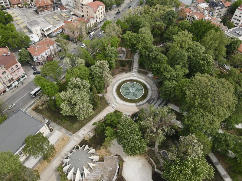 На финалната права: Градската градина готова за прерязване на лентата ВИДЕО