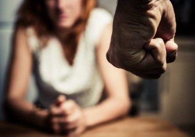 Пиян непълнолетен младеж е задържан за домашно насилие в Перник