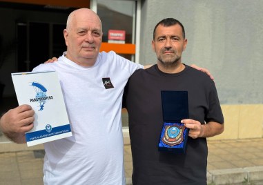 Съюзът на българските парашутисти награди собственика на фирма Рефан България ЕООД