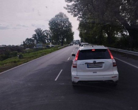 Катастрофа между две коли блокира пътя Пазарджик - Пловдив